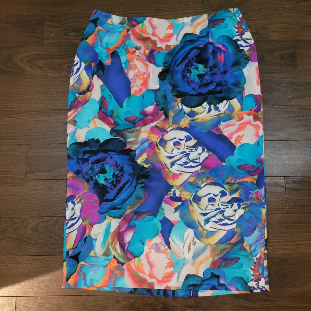 👗2/25$ 👗Beautiful Spense pencil skirt